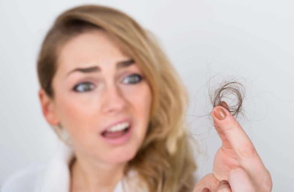 Celulitis disecante del cuero cabelludo. Causa, solución y tratamiento