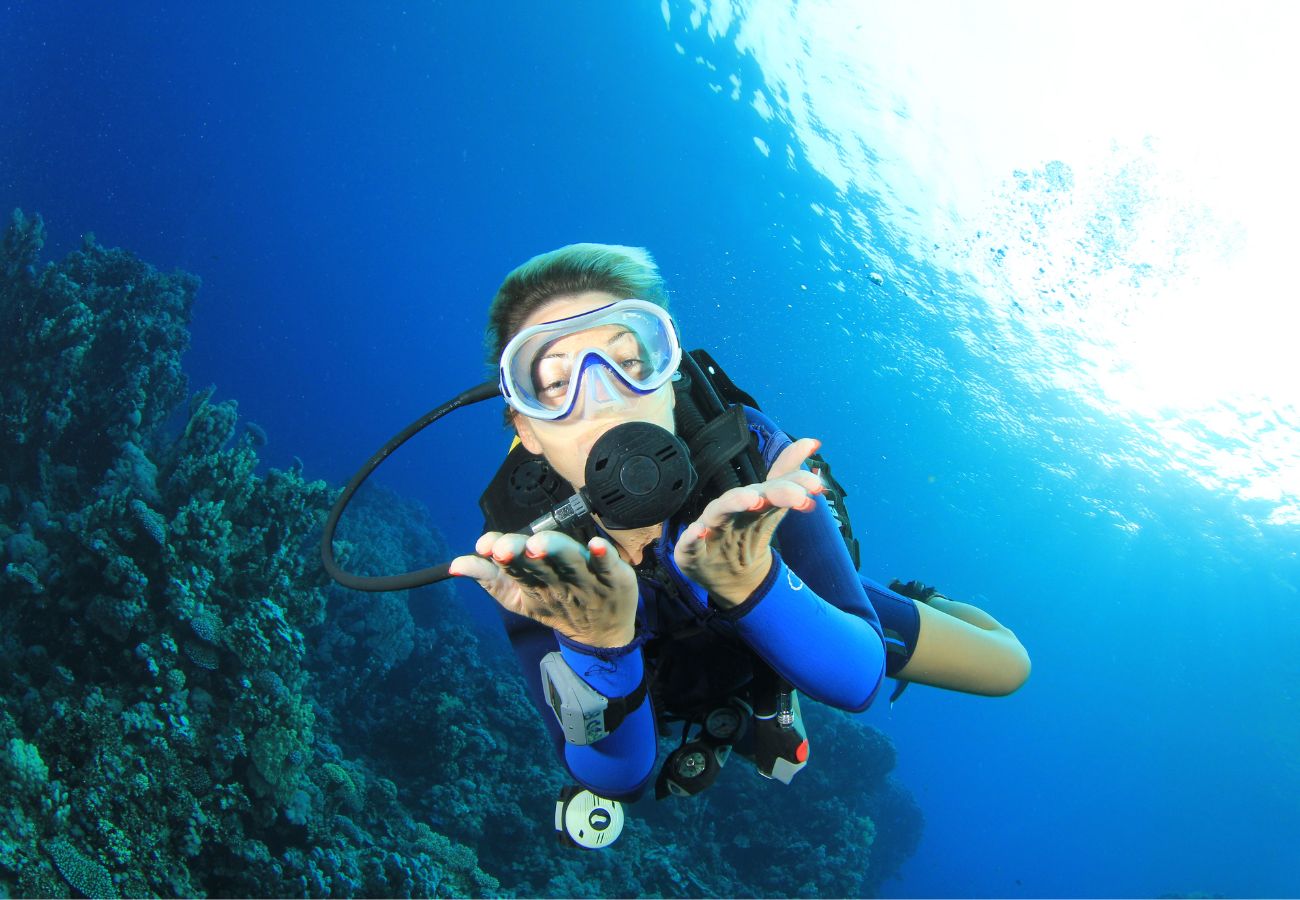 evitar el dolor de oídos al bucear