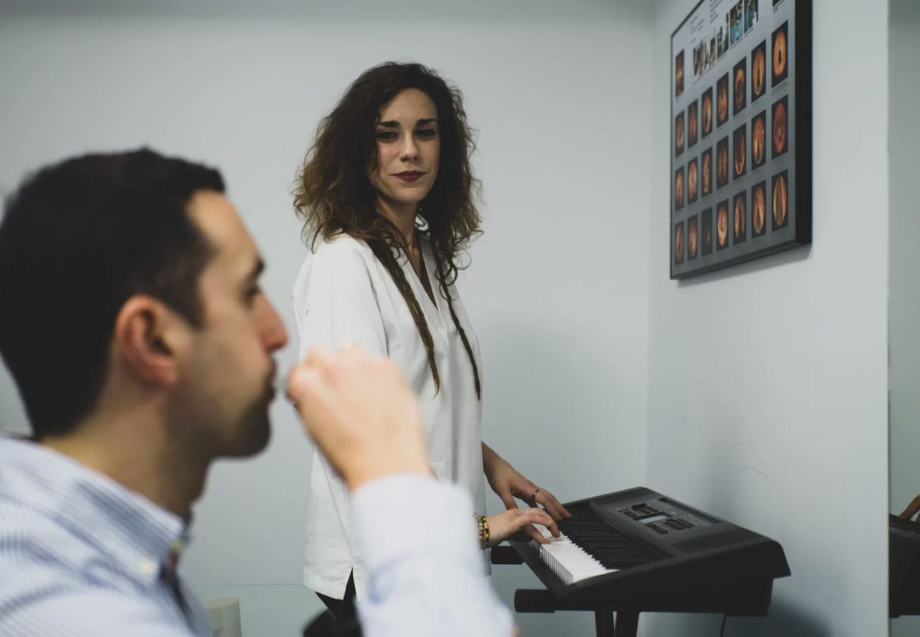 qué hace un logopeda