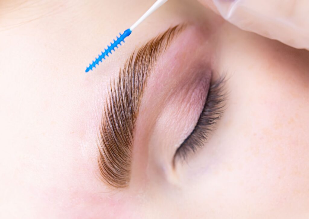 cómo hacer que crezca el pelo de las cejas